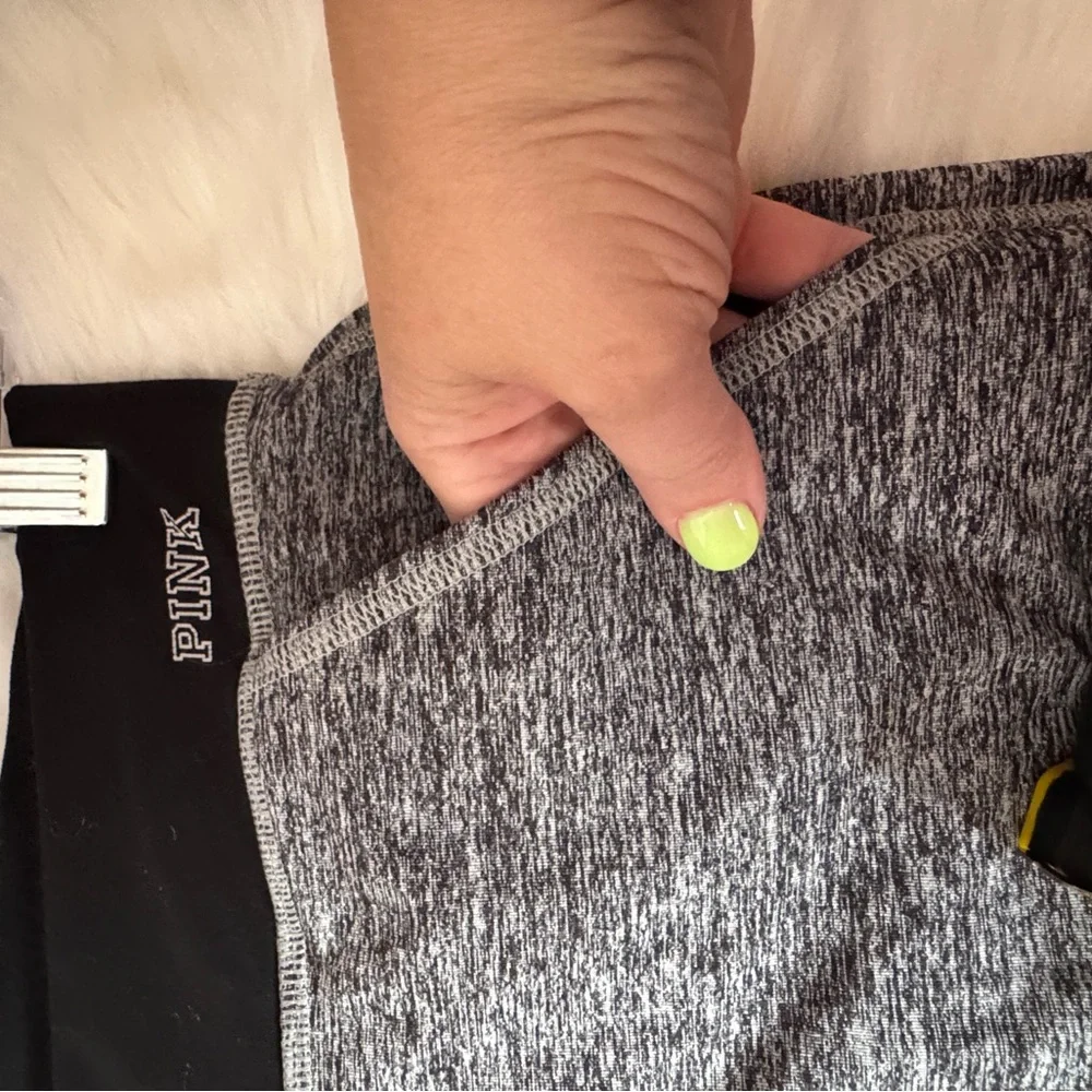 PINK Victoria's Secret Gray and Black Jogger Sweatpants dance pants sz M pockets